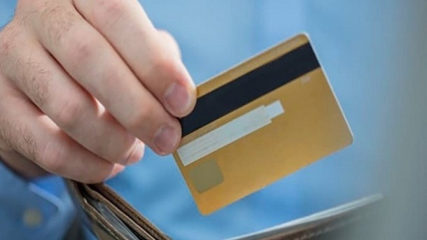 از واگذاری حساب و کارت بانکی به دیگران خودداری کنید