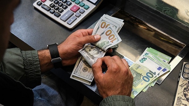 بیت‌کوین، تتر را به دلار نزدیک کرد