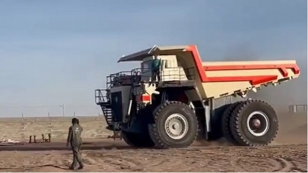 ایران به جمع سازندگان دامپتراک 150 تنی جهان پیوست