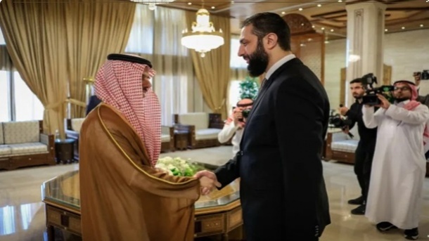 قطر و عربستان حقوق کارمندان سوریه را می‌پردازند