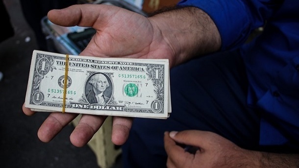 کشف قیمت واقعی دلار از میان مکانیسم ماشه و نقدینگی