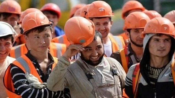 کارگران خارجی تنها با ویزای کار جذب میشوند