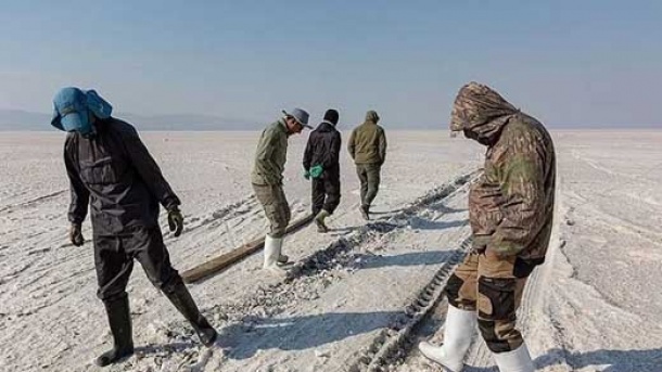 حال بد دریاچه ارومیه / تخلیه شهرهای اطراف دریاچه!