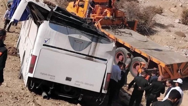 مرگ 4 گردشگر در سقوط اتوبوس به دره