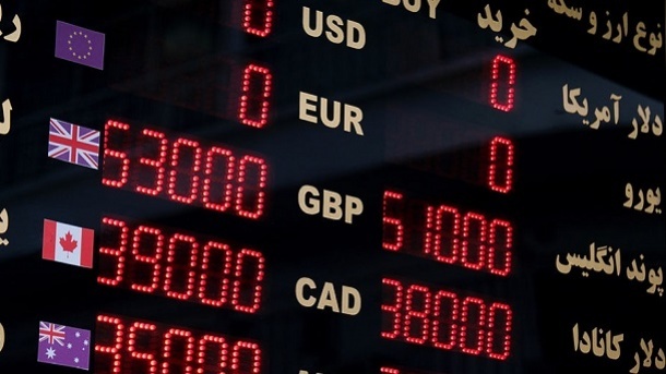 عقب نشینی قیمت دلار و سکه در بازار