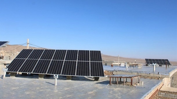 قلک جذاب خورشید روی پشتبام خانهها