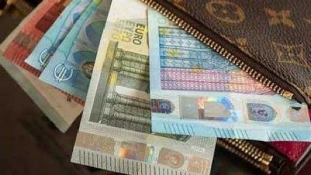 اقدام جدید بانک مرکزی برای دلارهای گردشگری