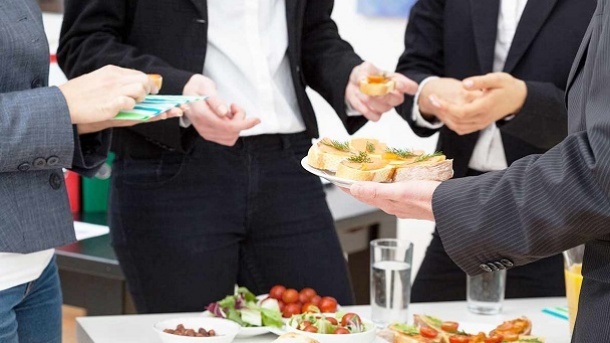 خوردن صبحانه در ادارات ممنوع است