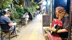 خیابان‌‌های تهران در تصرف کافه‌ها