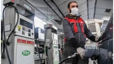 وزیر نفت: شایعات بنزینی را تکذیب نمی‌کنم