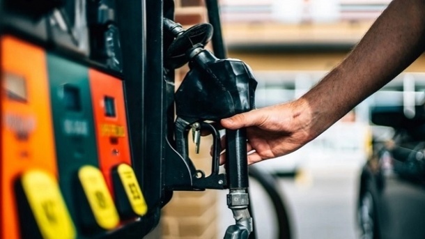 عرضه بنزین ویژه وارداتی به نرخ پایه 65.8 هزار تومان