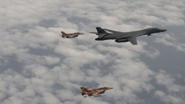 ادعای رسانه اسرائیلی: جنگندههای اسرائیل شب گذشته تا مرز ایران آمدند