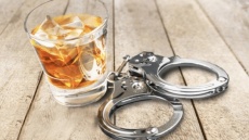 بازداشت ۷ بازیگر سرشناس با ۳۸ لیتر مشروب