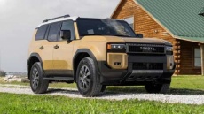 تناقض کمبود بنزین و واردات خودروهای سوپر لوکس