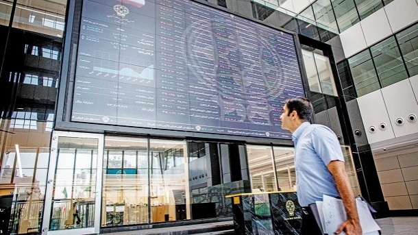 حرکت شاخص بورس تهران روی لبه تیغ