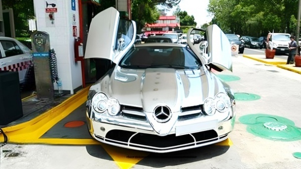 معاون وزیر صمت: خارج‌نشین‌ها بازار خودرو را تنظیم می‌کنند