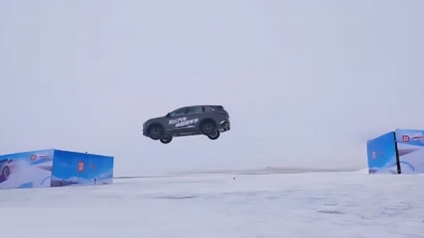 شاسی‌بلند چانگان رکورد پرش روی یخ را جابه‌جا کرد