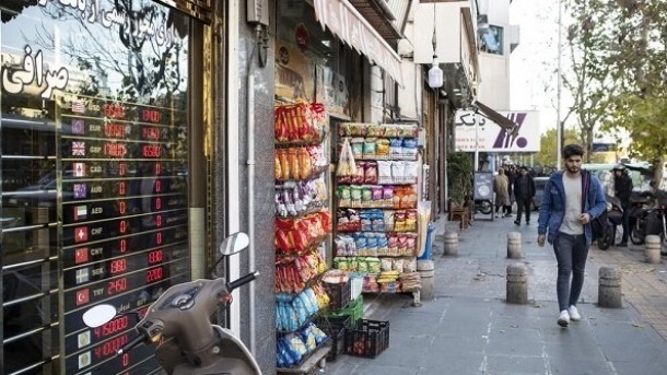 چرا خبرهای سیاسی زودتر از آمار، بازار را تکان می‌دهد؟