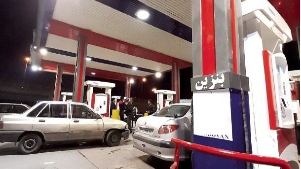 پشت پرده صف شبانه پمپهای بنزین