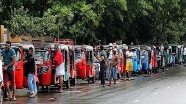 بنزین در پاکستان لیتری 300 هزار تومان