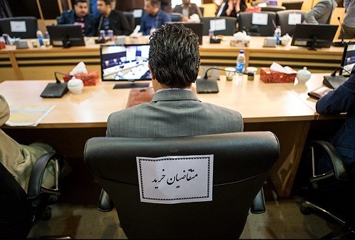 خودروسازان 300 میلیارد تومان از کجا میآورند؟