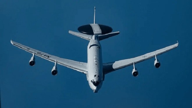 حرکت عجیب آواکس مرموز آمریکایی در آسمان خلیج فارس