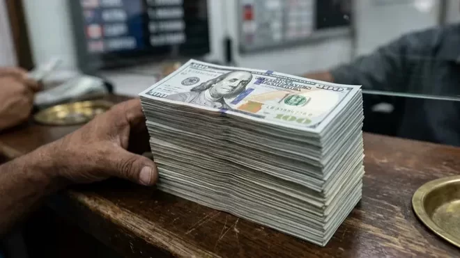 دلار به ۱۶۴ هزار و ۳۹۵ تومان رسید