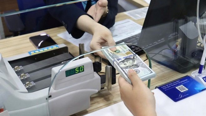 سقف خرید ارز با کارت ملی به 10 هزار دلار