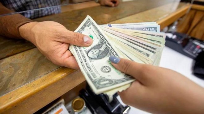آغاز فروش 10 هزار دلار ارز سهمیهای به هر نفر