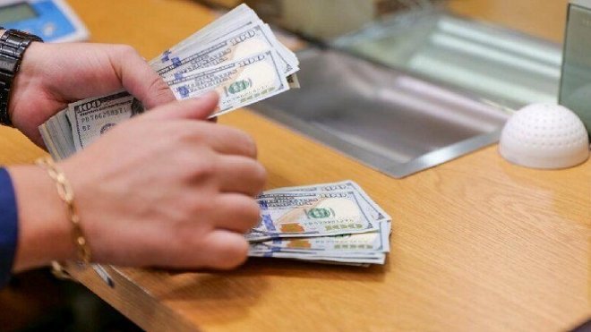 دلار سهمیهای 10 هزار دلاری؛ ابهام درباره قطع یارانه