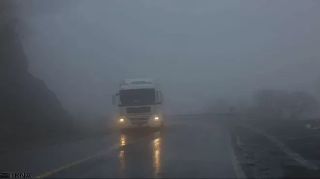 مهگرفتگی و ترافیک سنگین در جادههای شمال