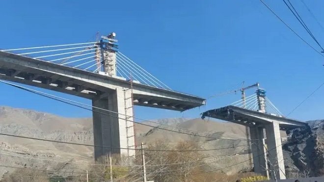 بازسازی راه‌های آسیب‌دیده از جنگ