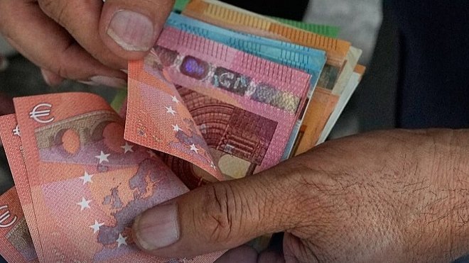 ارزش یورو به کف 17 ماهه رسید