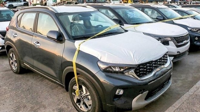 حقوق ورودی خودرو وارداتی حداقل 100 درصد تعیین شد