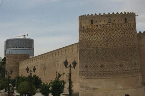 ارگ کریمخان شیراز از زير سايه هتل آسمان بيرون میآيد؟