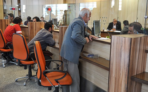 تخلف در فروش وثایق مشتریان یک بانک