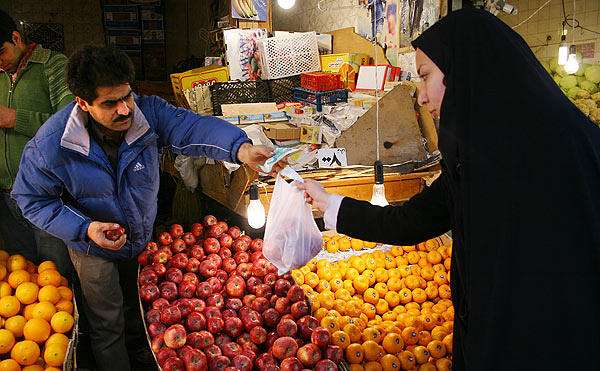 گشت و گذاری در بازار میوه