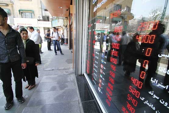 دلار در بازار تهران به محدوده 3490 تومان رسید