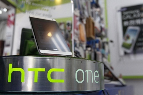 نوکیا فروش HTC One در انگلیس را ممنوع کرد