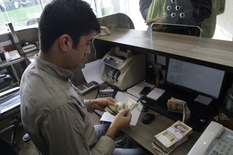 انتقال دلار در بازار به کانال پایینتر