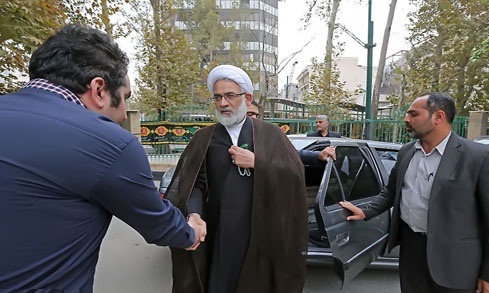 نخستین اقدام دادستانی برای مقابله با حقوقهای نجومی