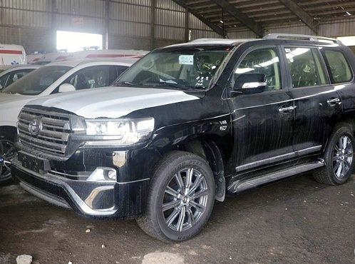 ابهام در سرنوشت 150 خودروی لوکس معطل در گمرک!