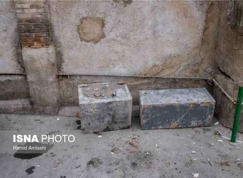 كشيك بر سر گاو‌صندوق‌های مدفون