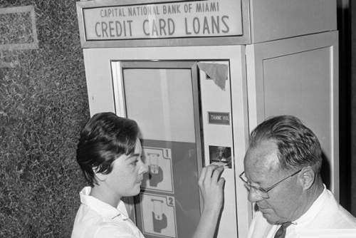 دستگاه خودپرداز 50 ساله شد