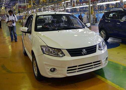 تست خودروی ساینا اتوماتیک توسط مهندس نعمت‌زاده