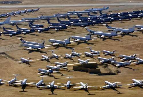 رقابت هواپيماهای نو و كهنه برای جای پارك!