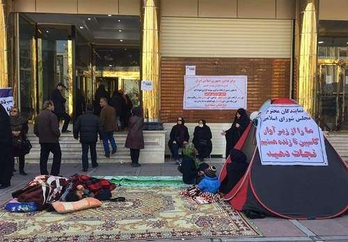 سومین روز چادرنشینی کاسپینیها