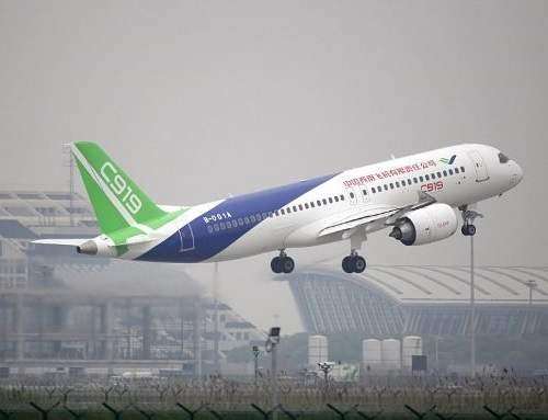 نخستین هواپیمای ساخت چین با موفقیت پرواز کرد