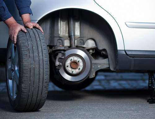 چه زمانی باید لاستیک‌های خودرو را تعویض کرد؟