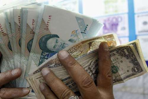 خروج دلار در بازار از حبس قیمت